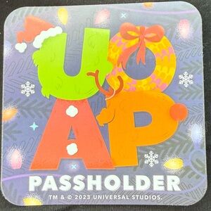 Universal Holiday Passholder Magnet 2023
